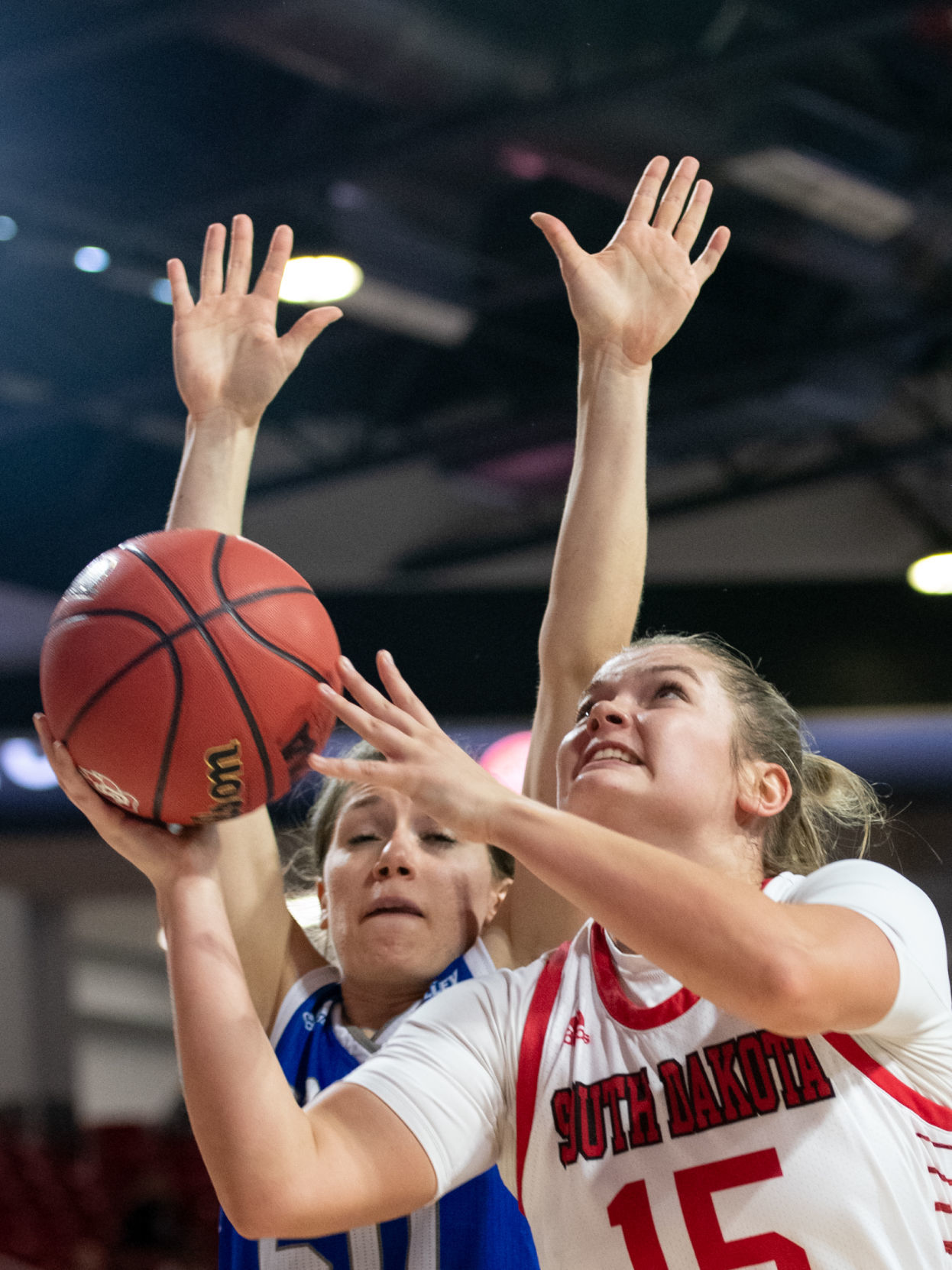 South Dakota Coyotes play Drake Bulldogs